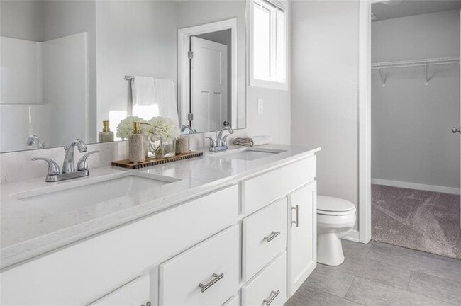 Building Photo - 1707 Ashwood Ave