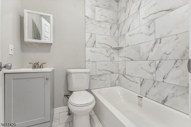 Building Photo - 1501 S Wood Ave