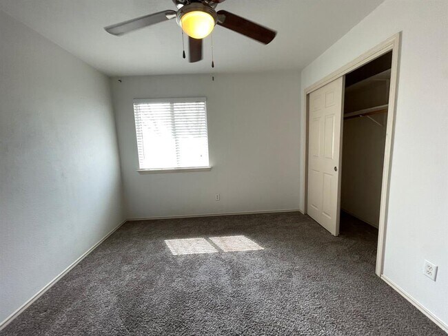 Building Photo - 10520 Dunham Forest Rd