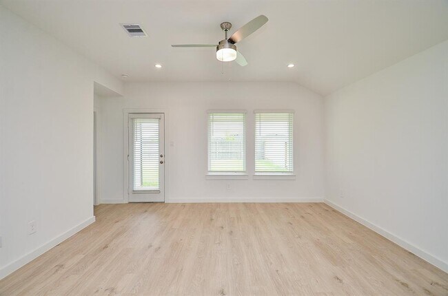 Building Photo - 1218 Isola Bella Dr