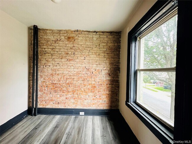Building Photo - 78 Garden St