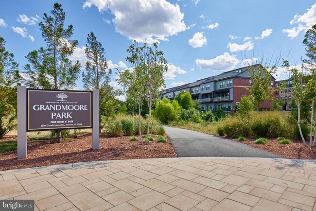 Building Photo - 22405 Claude Moore Dr