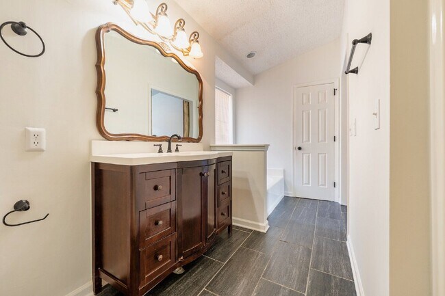 Building Photo - 348 N Birchwood Dr