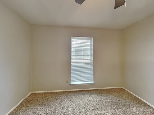 Building Photo - 1122 Oakbluff Dr