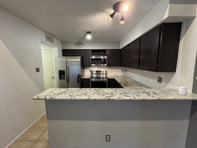 Building Photo - 13002 Leader St