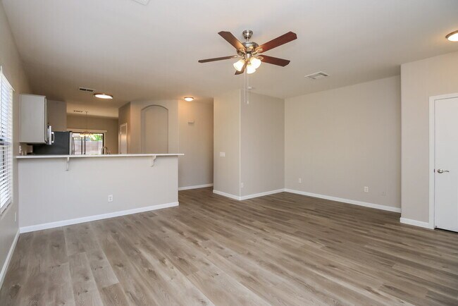 Building Photo - 2593 S Powell Rd