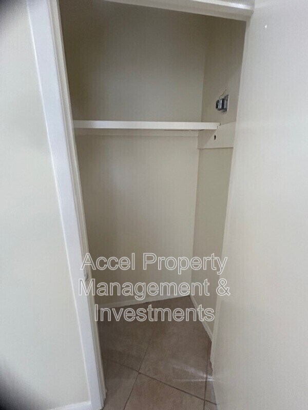 Building Photo - 1416 Grovewood Dr