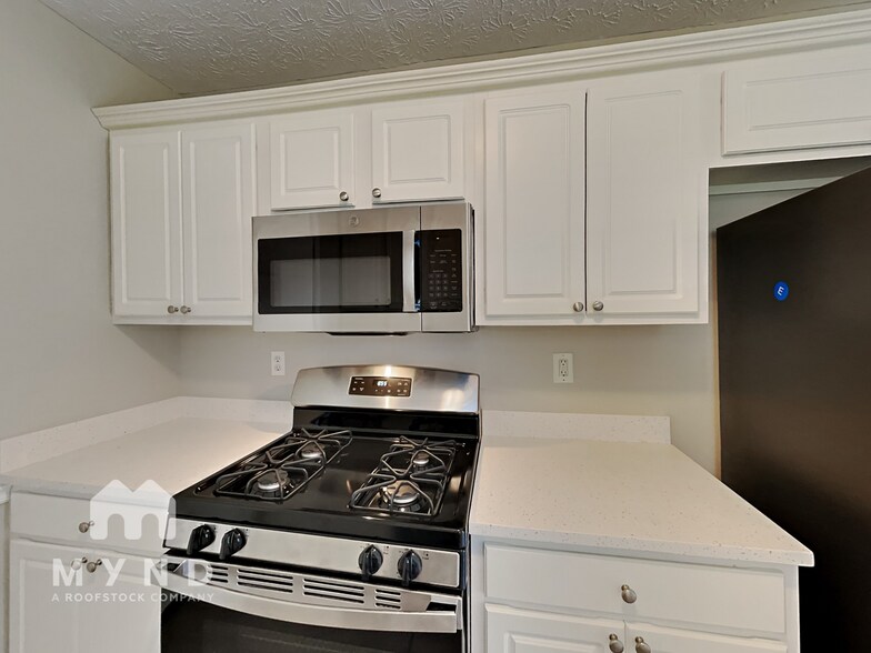 Building Photo - 301 Lacebark Ln