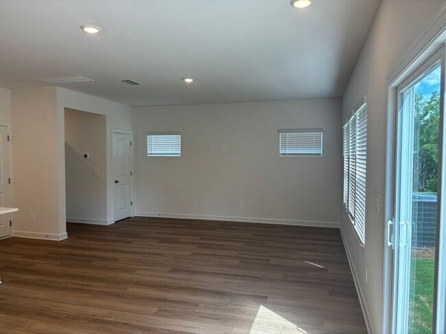 Building Photo - Brand New Build! 4 Bedrooms