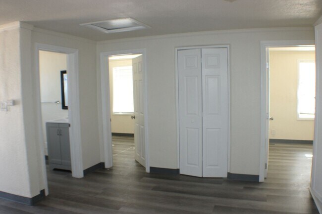 Building Photo - Charming 2-Bed, 1-Bath Home with Inviting ...