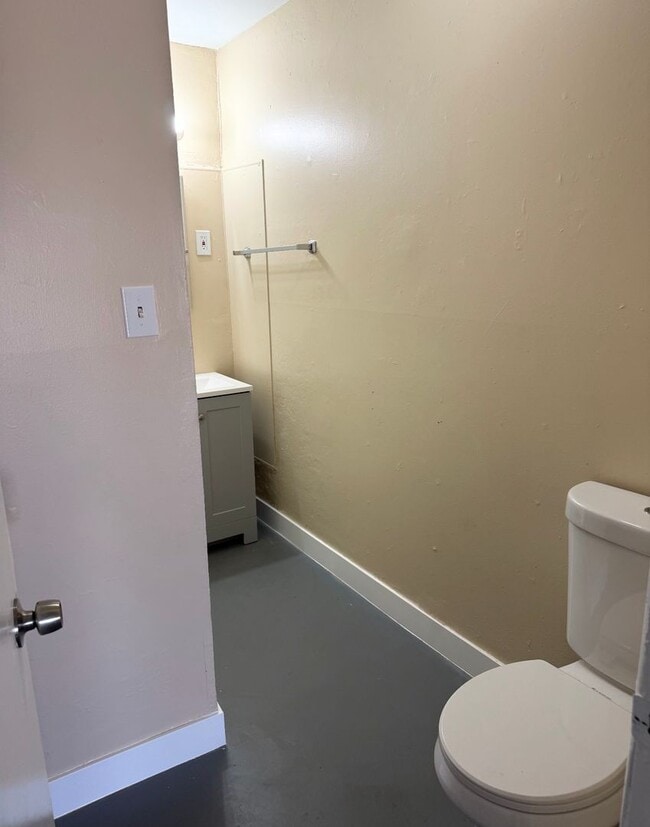 Building Photo - 2117 Ballard Dr