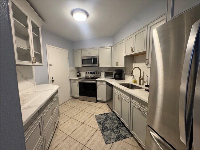 Building Photo - 3725 S Ocean Dr