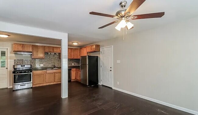 Building Photo - 2296 Lakewood Dr NW