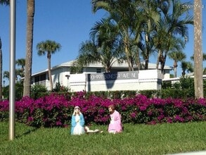 Building Photo - 987 Sonesta Ave NE