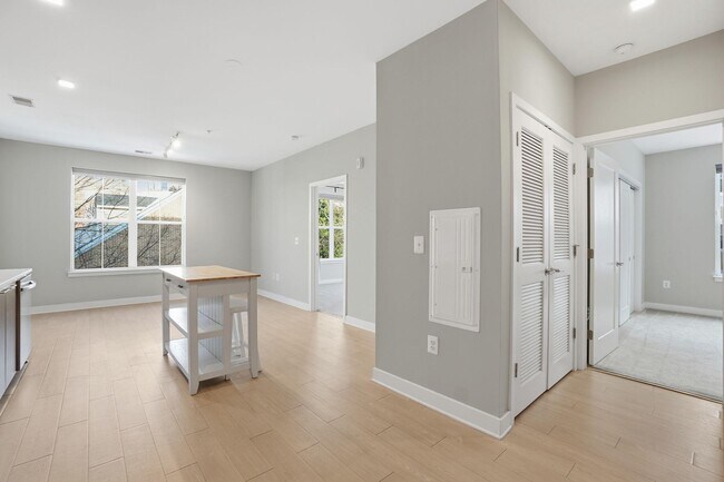 Building Photo - 989 S Buchanan St