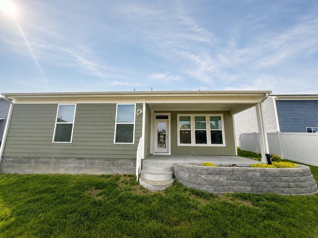 Building Photo - Contemporary Comfort Meets Convenience in Mt. Washington