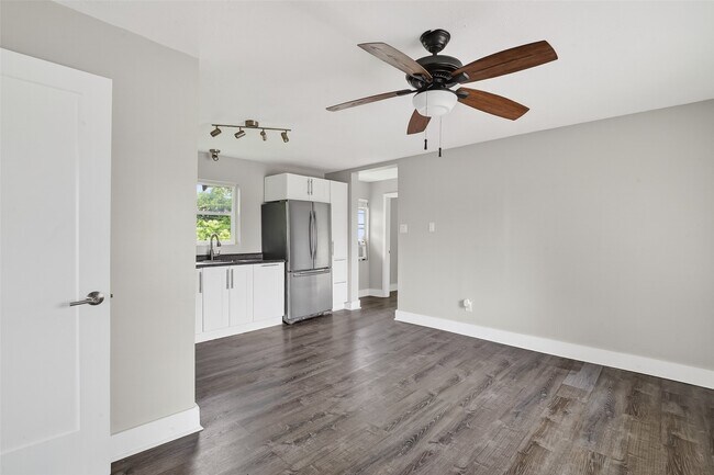 Building Photo - 6832 Avenue I
