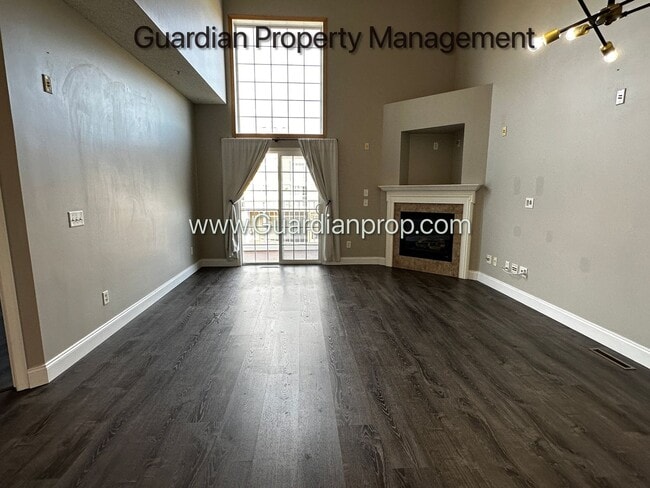 Building Photo - Maple Grove 2 Bedroom Town Home, 2 Car Garage, Patio, Dishwasher, W/D