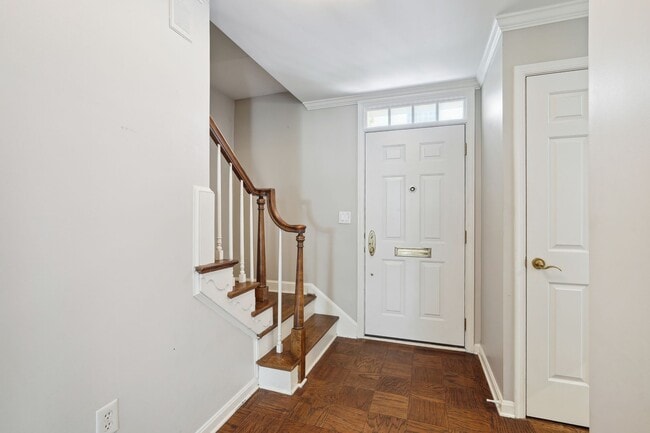 Building Photo - Available Now! Updated //3 Bedroom 2.5 Bat...