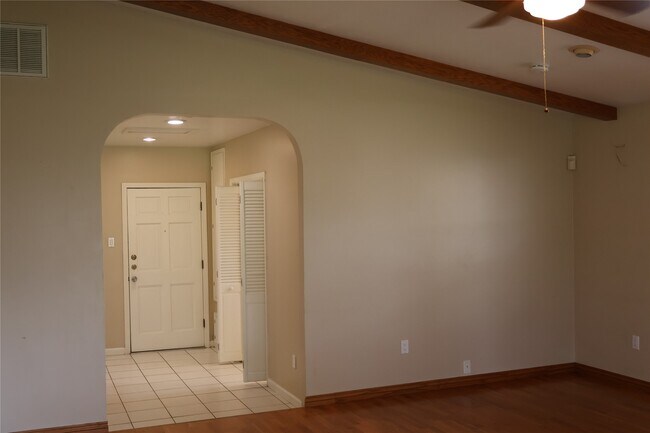 Building Photo - 9506 Carousel Ln