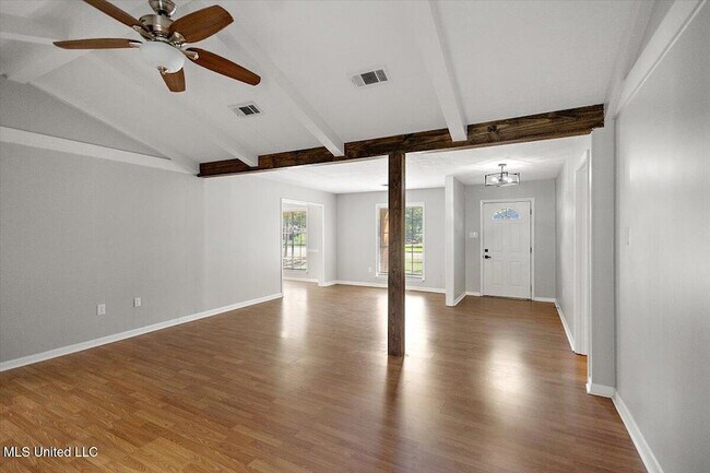 Building Photo - 36 Pebble Hill Dr
