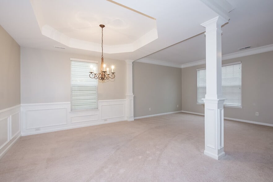 Building Photo - 3906 Herkimer Dr