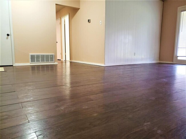 Building Photo - 3702 Lindsey Ct