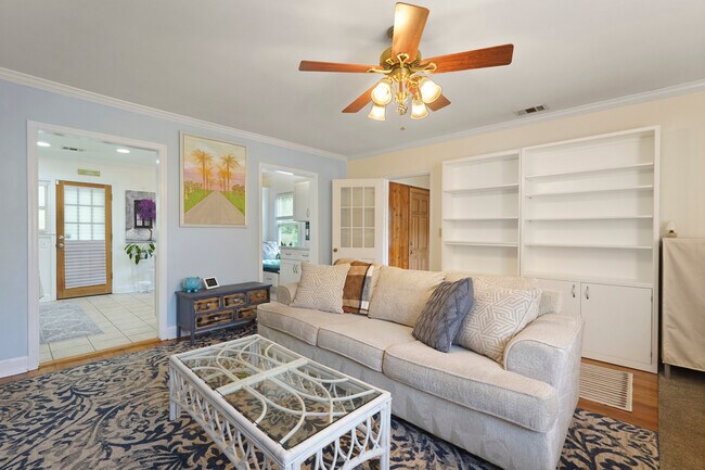 Building Photo - Charming Ardsley Park Bungalow Fully Furnished