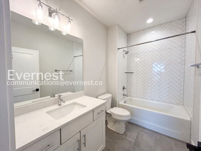 Building Photo - 4 Bed, 4.5 Bath Town Home with Garage / Available Now!