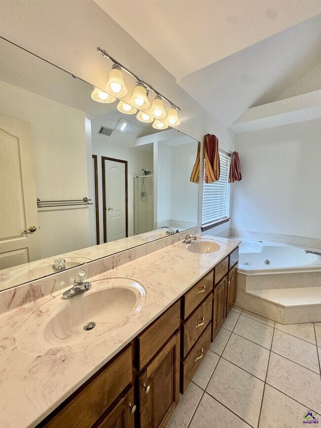 Building Photo - 1127 Alderly Ln