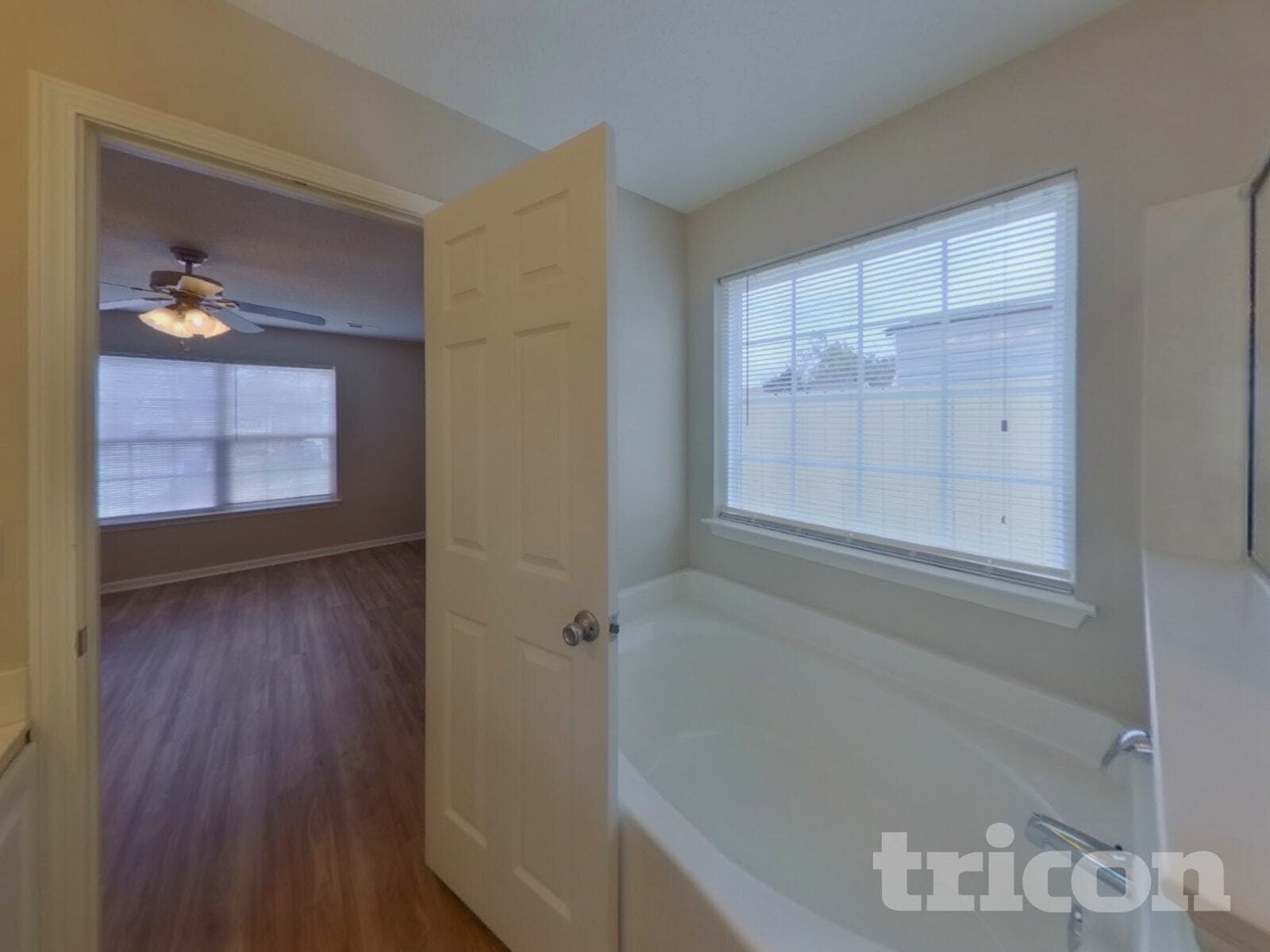 Building Photo - 1703 Mission Oaks St