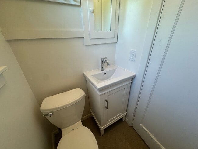 Building Photo - 3 Bedroom, 2 Bath Home for Lease