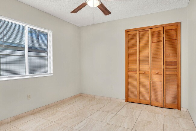 Building Photo - 2505 Kingston Ct