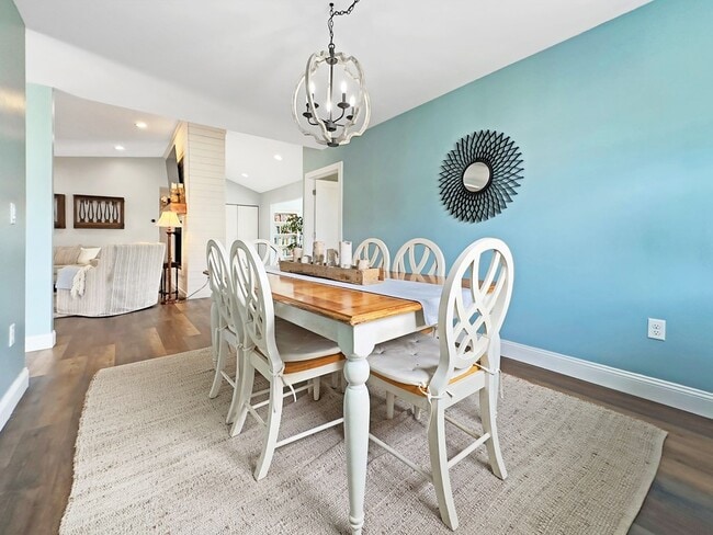 Building Photo - 103 Mimosa Ave