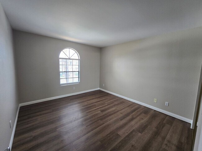 Building Photo - 2987 Juniper Hills Blvd