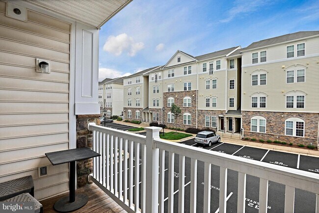 Building Photo - 24701 Byrne Meadow Square