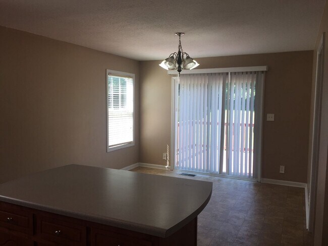 Building Photo - 4 bedroom Exit 1