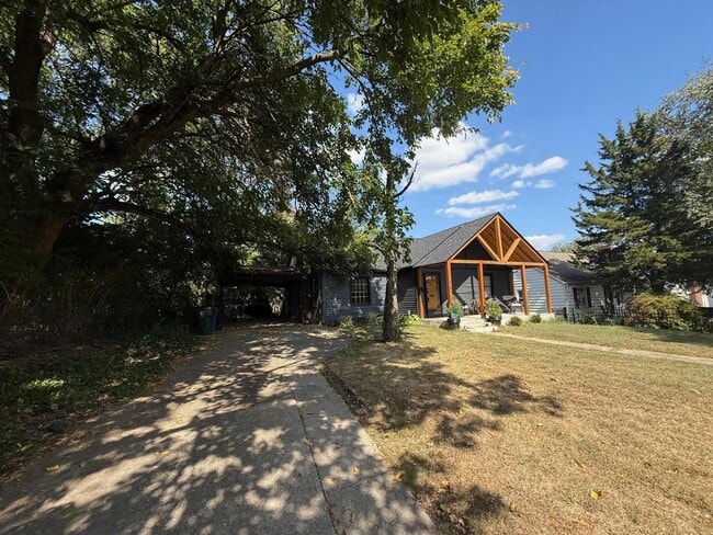 Building Photo - 667 Longview Dr