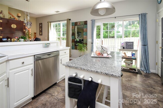 Building Photo - 2121 Kaybird Ln