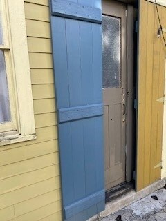 FRONT COURTYARD ENTRANCE - 3404 Dauphine St