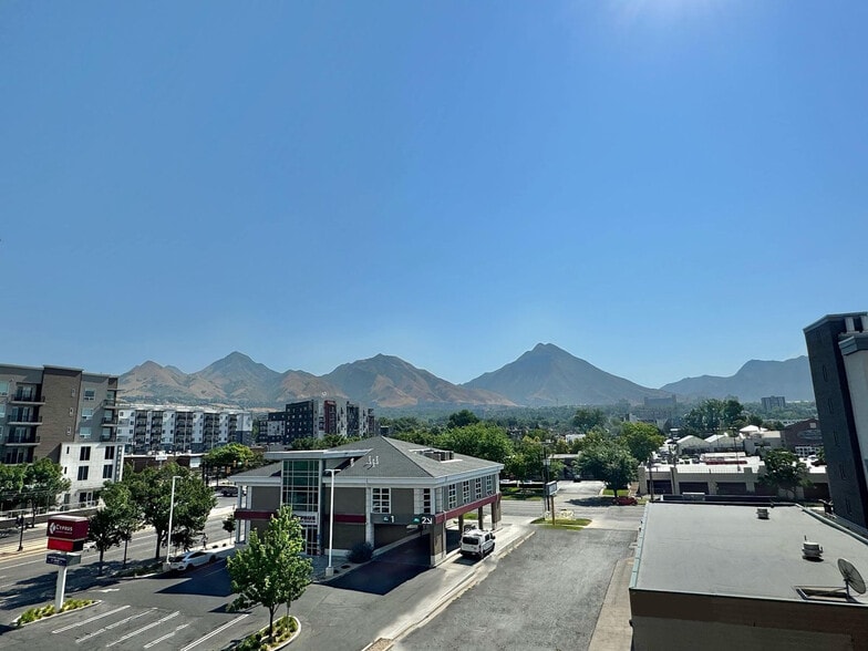 Building Photo - 460 E 400 S