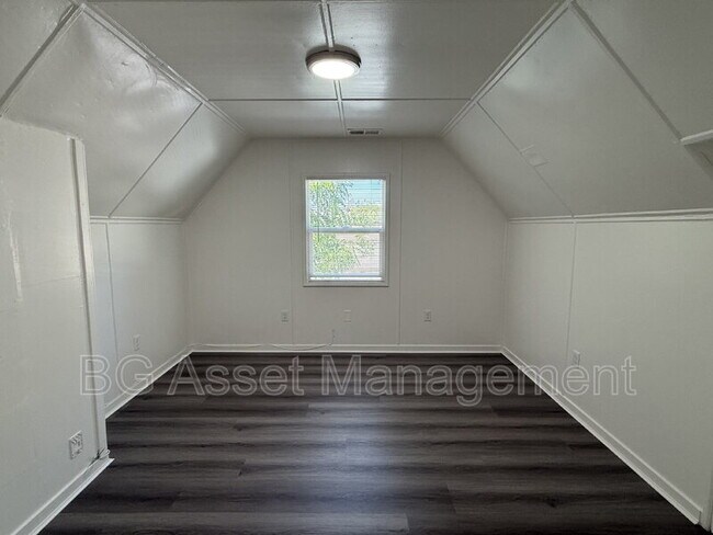 Building Photo - 7878 Ney Ave