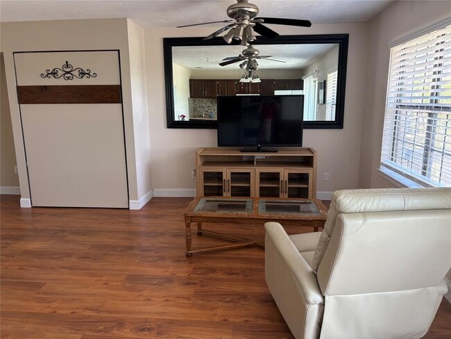 Building Photo - 21013 Highland Lake Dr