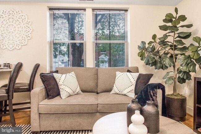 Building Photo - 417 18th St NE