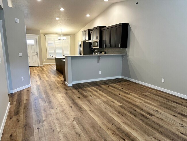 Building Photo - Stunning 3 bedroom 2 bathroom home in Meridian