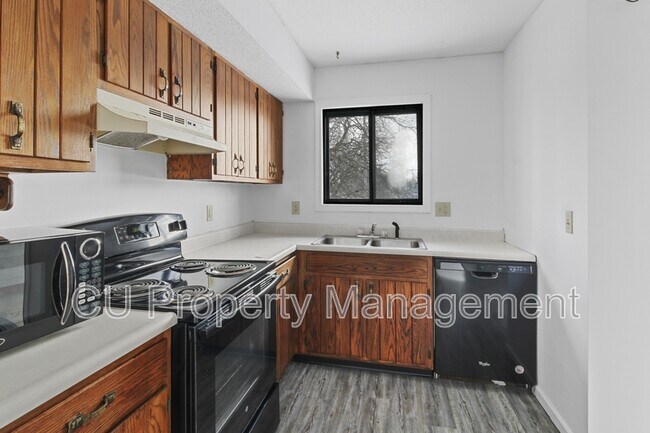 Building Photo - 1305 Christopher Cir