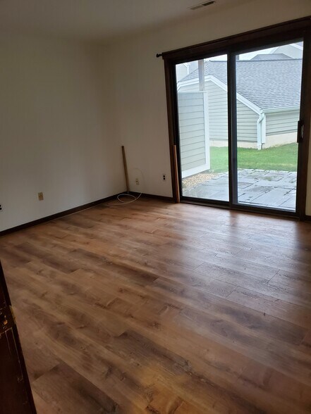 Building Photo - 71 Aiken St