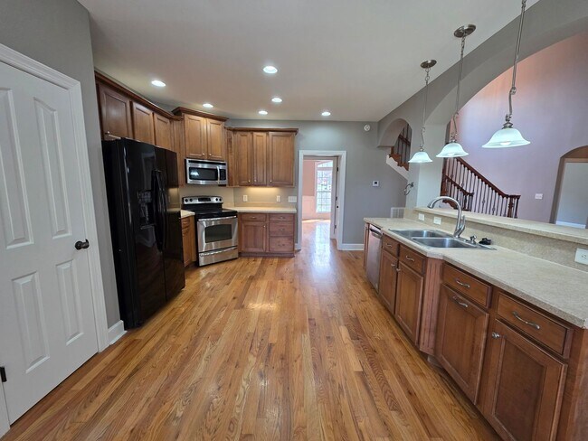 Building Photo - Holiday SPECIAL!! $500 OFF Your Move-In Co...