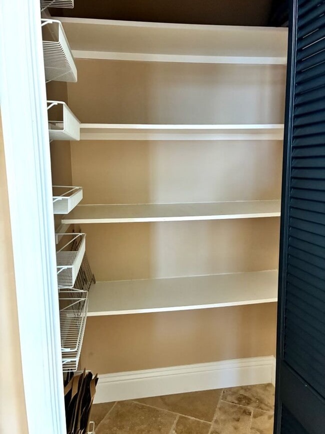 Building Photo - Coastal Living Awaits