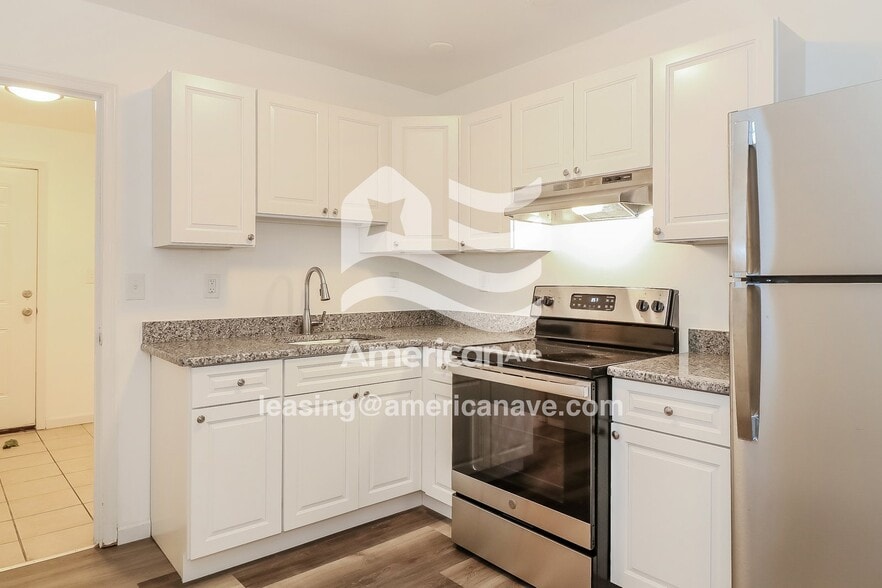 Building Photo - 234 N Hobart St